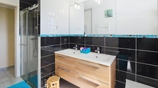 Maison plain pied avec double garage à vendre 5 pièces LOUEY (65)