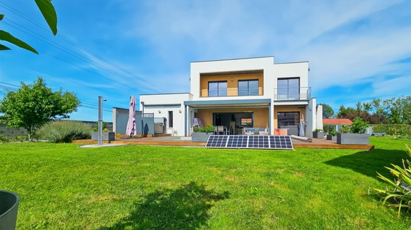 Maison contemporaine avec double garage et prestations de qualité à vendre 6 pièces MOMERES (65)