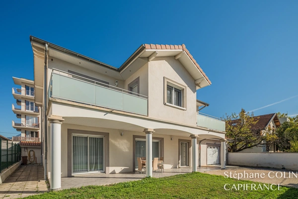 ÉCHIROLLES – Belle maison familiale de 193 m² avec 5 chambres et grand garage