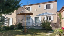 House with pool and garden in Barbentane – 3 bedrooms – 880 m² plot – close to TGV station