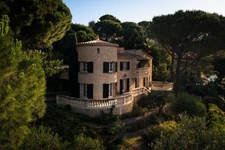 Maison d’architecte en pierre avec vue Rhône et Alpilles – Les Angles, proche Avignon TGV