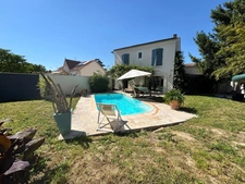 Maison à vendre 6 pièces, piscine, garage.