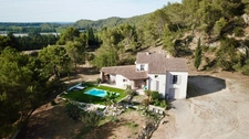 Family home of 175 m² with swimming pool – Basement of 150 m² – Land of 5000 m² – Near Avignon and Saint-Rémy-de-Provence