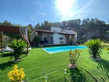 Family home of 175 m² with swimming pool – Basement of 150 m² – Land of 5000 m² – Near Avignon and Saint-Rémy-de-Provence