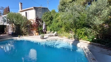 Maison avec studio indépendant et piscine – Environnement verdoyant – Villeneuve-lès-Avignon