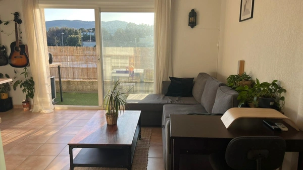  LA CIOTAT (13) – T2 de 43,24 m² au dernier étage avec ascenseur, balcon et vue dégagée