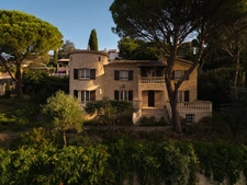 Exceptional house, 8 rooms, residential area (30)