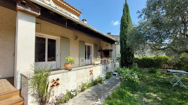 Barbentane – Maison individuelle plain-pied, 3 chambres avec jardin et garage