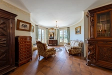 Exceptional house, 8 rooms, residential area (30)