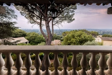 Exceptional house, 8 rooms, residential area (30)