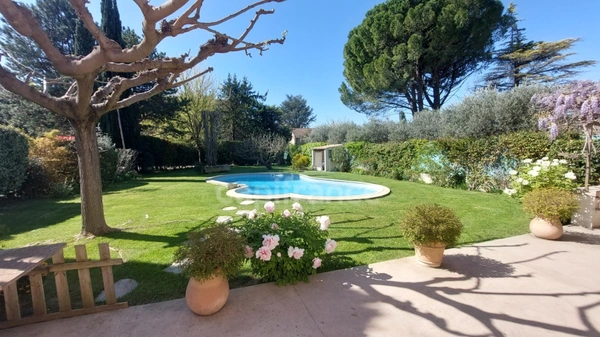 Maison 5 pièces 147 m² – 3 chambres – Piscine – Jardin – Proche Saint-Rémy-de-Provence