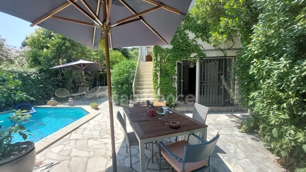 Maison avec studio indépendant et piscine – Cadre exceptionnel – Villeneuve-lès-Avignon