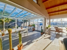 EN EXCLUSIVITE– À pied de la mer Plain-pied d’exception aux volumes rares, prestations haut de gamme 
