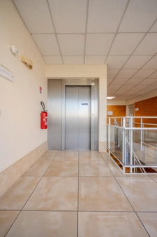 Local/bureau à louer LA ROCHELLE- 4 places de parking privatives et sécurisées