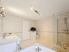 MAISON FAMILIALE DE PLUS DE 165 M² – QUARTIER RÉSIDENTIEL RECHERCHÉ – CALME ABSOLU – SANS VIS-À-VIS – EXPOSITION SUD – PISCINE