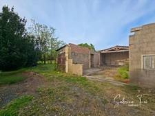 PLAIN-PIED CHARRON– PARCELLE D’ENVIRON 1500 M² – FORT POTENTIEL