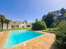 Magnifique propriété de 7 pièces alliant espace, élégance et cadre verdoyant à seulement 10' de LA ROCHELLE