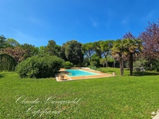 Magnifique propriété de 7 pièces alliant espace, élégance et cadre verdoyant à seulement 10' de LA ROCHELLE