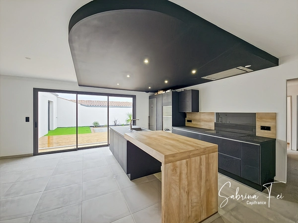 Maison contemporaine de standing – 145 m² environ – Piscine chauffée – Andilly 