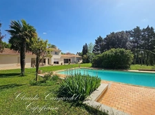 Magnifique propriété de 7 pièces alliant espace, élégance et cadre verdoyant à seulement 10' de LA ROCHELLE