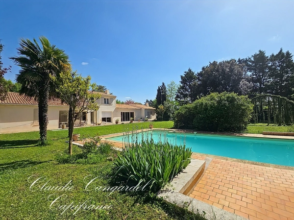 Magnifique propriété de 7 pièces alliant espace, élégance et cadre verdoyant à seulement 10' de LA ROCHELLE