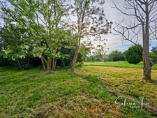PLAIN-PIED CHARRON– PARCELLE D’ENVIRON 1500 M² – FORT POTENTIEL