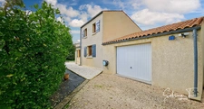 RARE SUR SAINT-XANDRE. PLAIN-PIED Centre bourg, au calme absolu