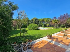 Magnifique propriété de 7 pièces alliant espace, élégance et cadre verdoyant à seulement 10' de LA ROCHELLE