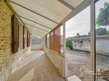 PLAIN-PIED CHARRON– PARCELLE D’ENVIRON 1500 M² – FORT POTENTIEL