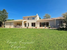 Magnifique propriété de 7 pièces alliant espace, élégance et cadre verdoyant à seulement 10' de LA ROCHELLE