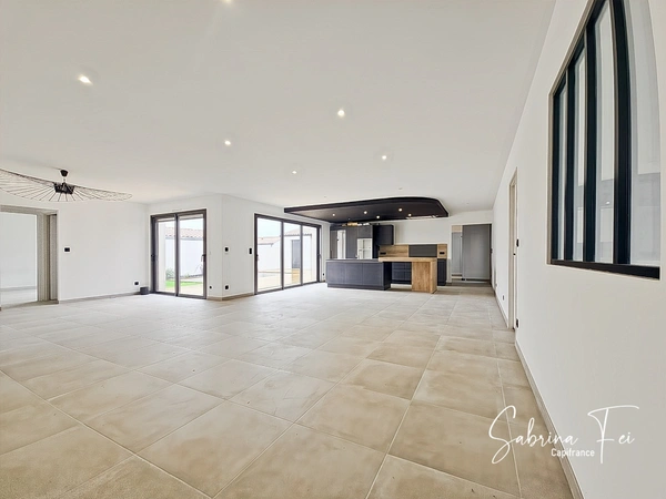 Maison contemporaine de standing – 145 m² environ – Piscine chauffée – Andilly 