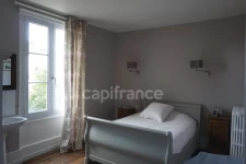 Rare, characterful 14-room house near EPERNAY (51)