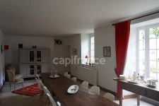 Rare, characterful 14-room house near EPERNAY (51)