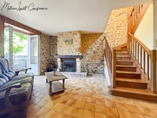 Maison en pierre apparente à vendre 3 pièces LA BACHELLERIE (24)  72 m² – 2 chambres – terrain 1744 M²
