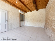 Aux portes de Périgueux – Authentique longère en pierre du XIXᵉ siècle 210 M²- T7 – DPE B – Terrain clos de 1,14 hectare-dépendance 130 M²-garages-SARLIAC-SUR-L'ISLE