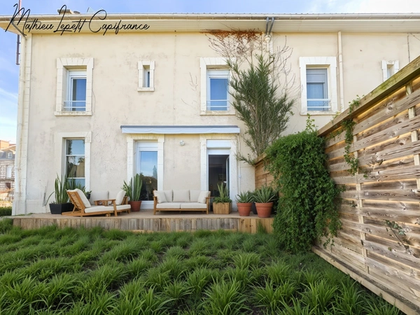 MAISON FAMILIALE ENTIÈREMENT RÉNOVÉE – VOLUMES GÉNÉREUX 7 PIECES PERIGUEUX (24)