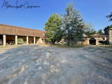 Dpt Dordogne (24), à vendre proche de PERIGUEUX maison P9 de 270 m² - Terrain de 8 189 m² 