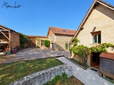 A vendre Deux maisons, un appartement indépendant et deux garages 246 M² habitables  8 pièces SAINT PIERRE DE CHIGNAC (24)– Terrain de 1981 M².