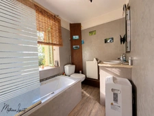 A vendre Deux maisons, un appartement indépendant et deux garages 246 M² habitables  8 pièces SAINT PIERRE DE CHIGNAC (24)– Terrain de 1981 M².
