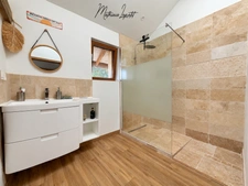 A vendre Deux maisons, un appartement indépendant et deux garages 246 M² habitables  8 pièces SAINT PIERRE DE CHIGNAC (24)– Terrain de 1981 M².