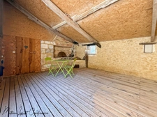 Aux portes de Périgueux – Authentique longère en pierre du XIXᵉ siècle 210 M²- T7 – DPE B – Terrain clos de 1,14 hectare-dépendance 130 M²-garages-SARLIAC-SUR-L'ISLE