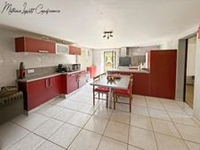A vendre Maison en pierre de caractère de 240 m², pigeonnier, ancien séchoir à tabac et terrain clos de 2 065 m² – Lalinde 24150