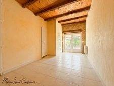 Aux portes de Périgueux – Authentique longère en pierre du XIXᵉ siècle 210 M²- T7 – DPE B – Terrain clos de 1,14 hectare-dépendance 130 M²-garages-SARLIAC-SUR-L'ISLE