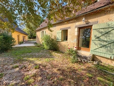 A vendre Deux maisons, un appartement indépendant et deux garages 246 M² habitables  8 pièces SAINT PIERRE DE CHIGNAC (24)– Terrain de 1981 M².