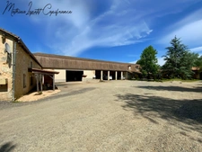 Dpt Dordogne (24), à vendre proche de PERIGUEUX maison P9 de 270 m² - Terrain de 8 189 m² 