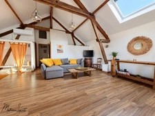 A vendre Deux maisons, un appartement indépendant et deux garages 246 M² habitables  8 pièces SAINT PIERRE DE CHIGNAC (24)– Terrain de 1981 M².