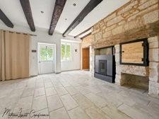 Aux portes de Périgueux – Authentique longère en pierre du XIXᵉ siècle 210 M²- T7 – DPE B – Terrain clos de 1,14 hectare-dépendance 130 M²-garages-SARLIAC-SUR-L'ISLE