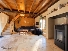 A vendre Deux maisons, un appartement indépendant et deux garages 246 M² habitables  8 pièces SAINT PIERRE DE CHIGNAC (24)– Terrain de 1981 M².