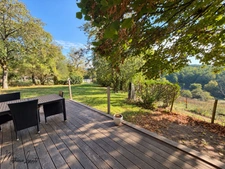 A vendre Deux maisons, un appartement indépendant et deux garages 246 M² habitables  8 pièces SAINT PIERRE DE CHIGNAC (24)– Terrain de 1981 M².