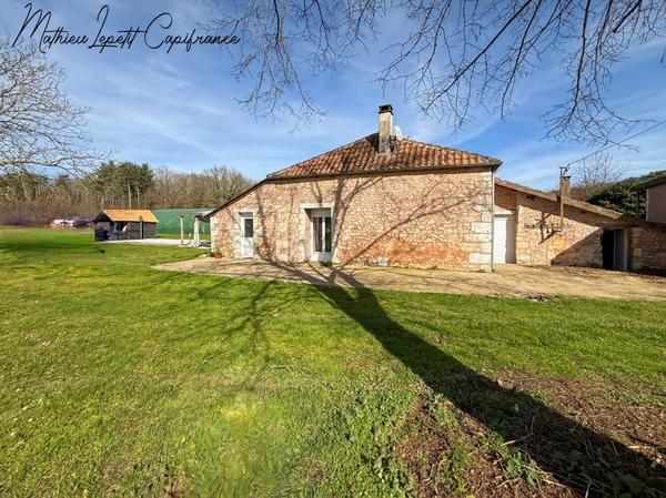 Dpt Dordogne (24), à vendre  maison P5  - Terrain de 4321 M²– campagne d’Antonne-et-Trigonant – 120 m² 